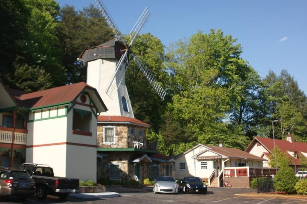 Heidi Motel Helen — Toccoa