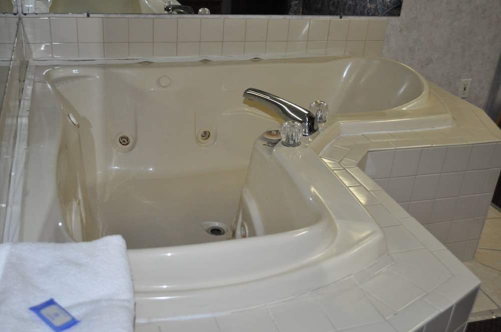 Passport Inn & Suites - photo 20
