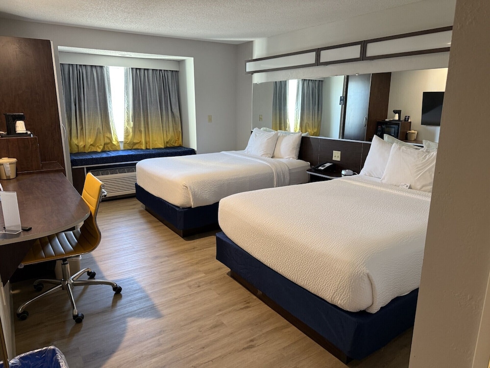 Microtel Inn & Suites by Wyndham Wheeling at Highlands - photo 3