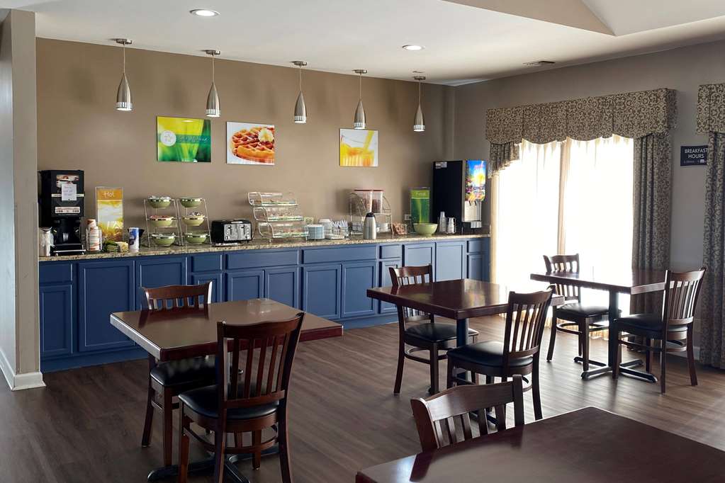 AmericInn by Wyndham Fort Atkinson - photo 10