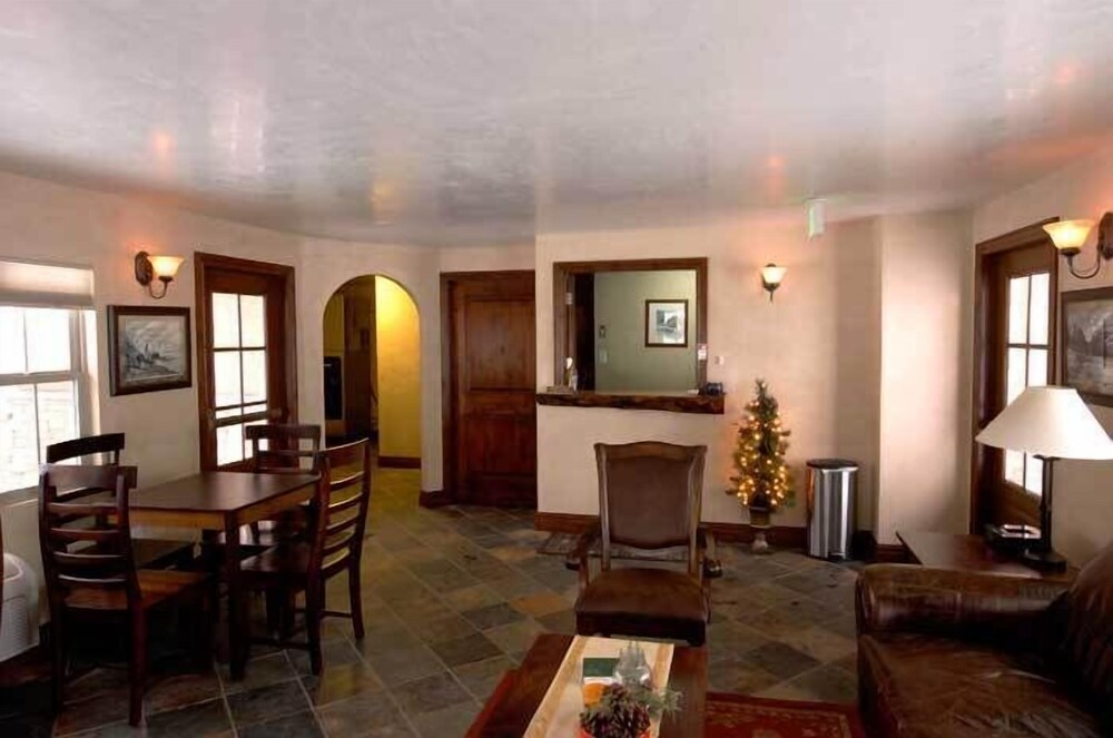 BackCountry Inn - photo 3