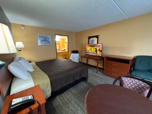 College Inn Spartanburg - photo 13