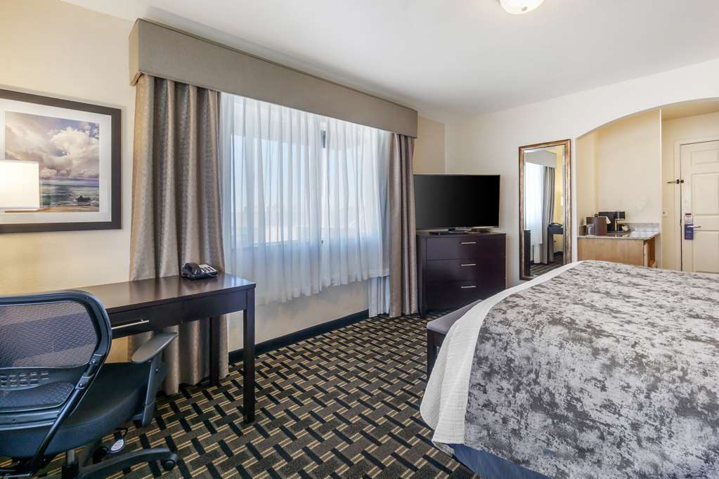 Best Western Plus Edmonds Harbor Inn - photo 23