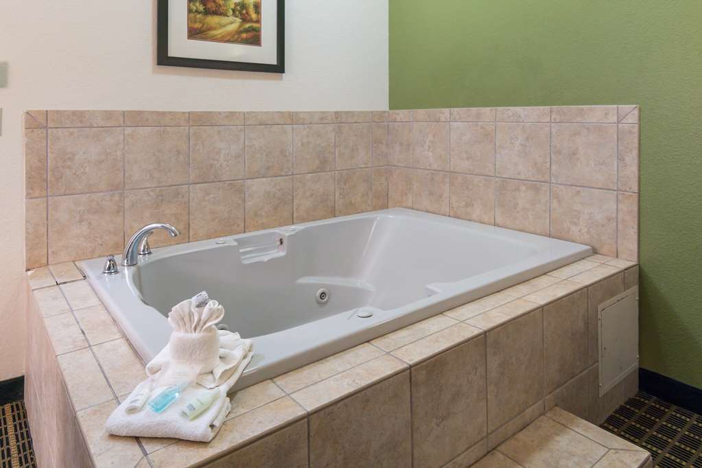 Clarion Inn & Suites Weatherford South - photo 30
