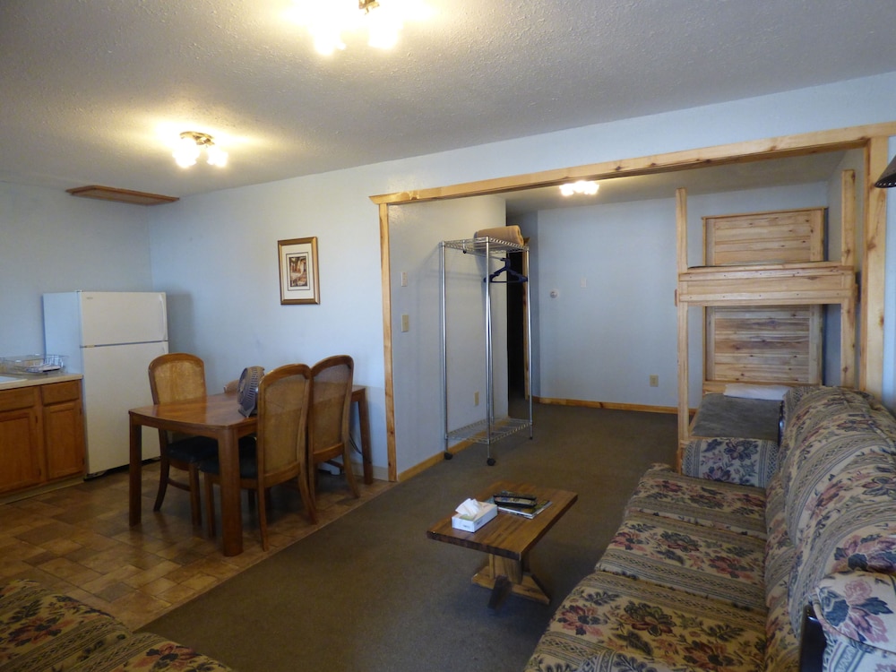 The Hitching Post Hotel and Farm Store - photo 34