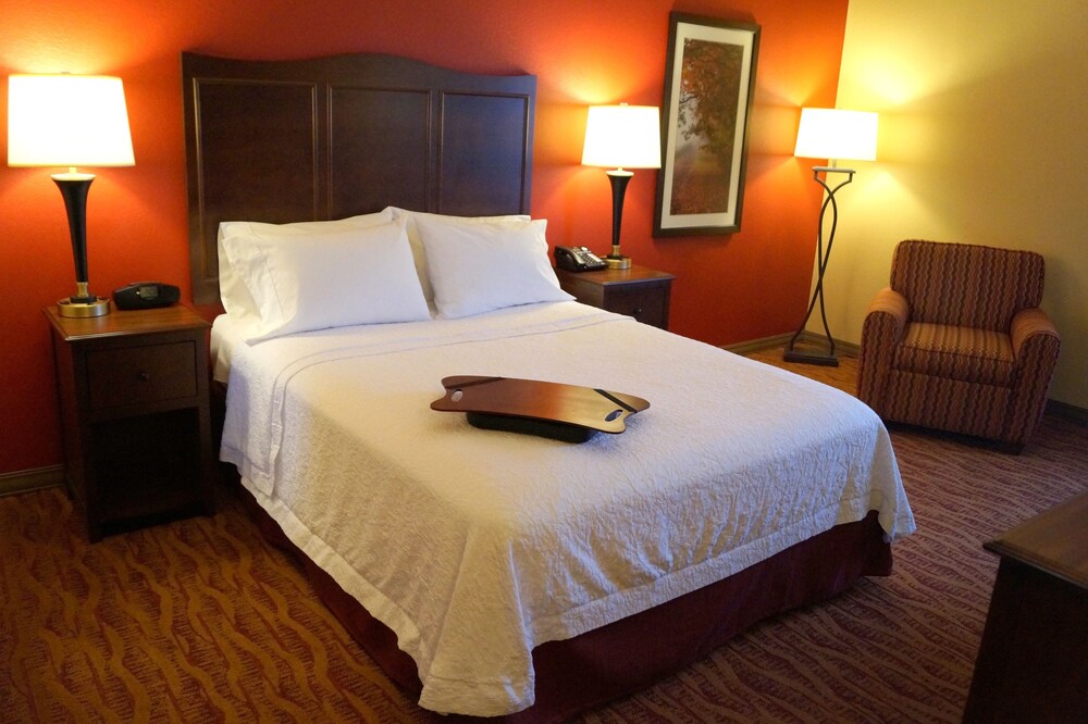 Hampton Inn Altoona - photo 7