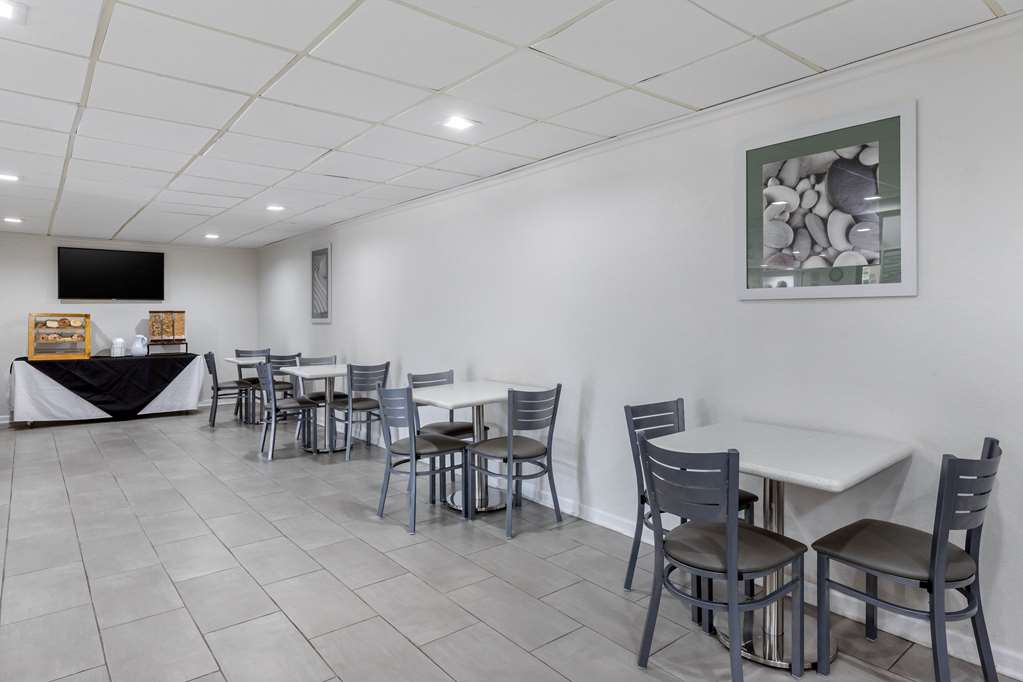Suburban Extended Stay Hotel At The University - photo 25