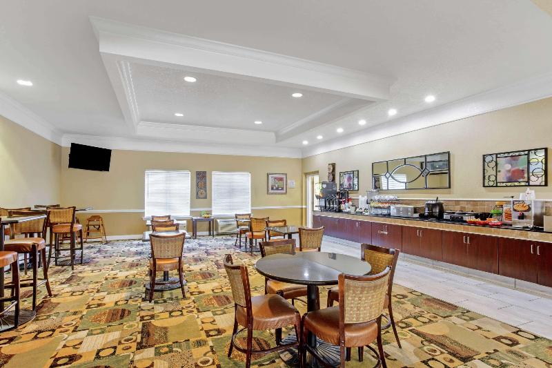 La Quinta Inn & Suites by Wyndham Mobile Tillman's Corner - photo 38
