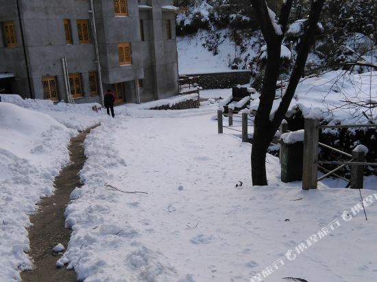 Dongshan Yunju Hotel in Deqing, People's Republic of China