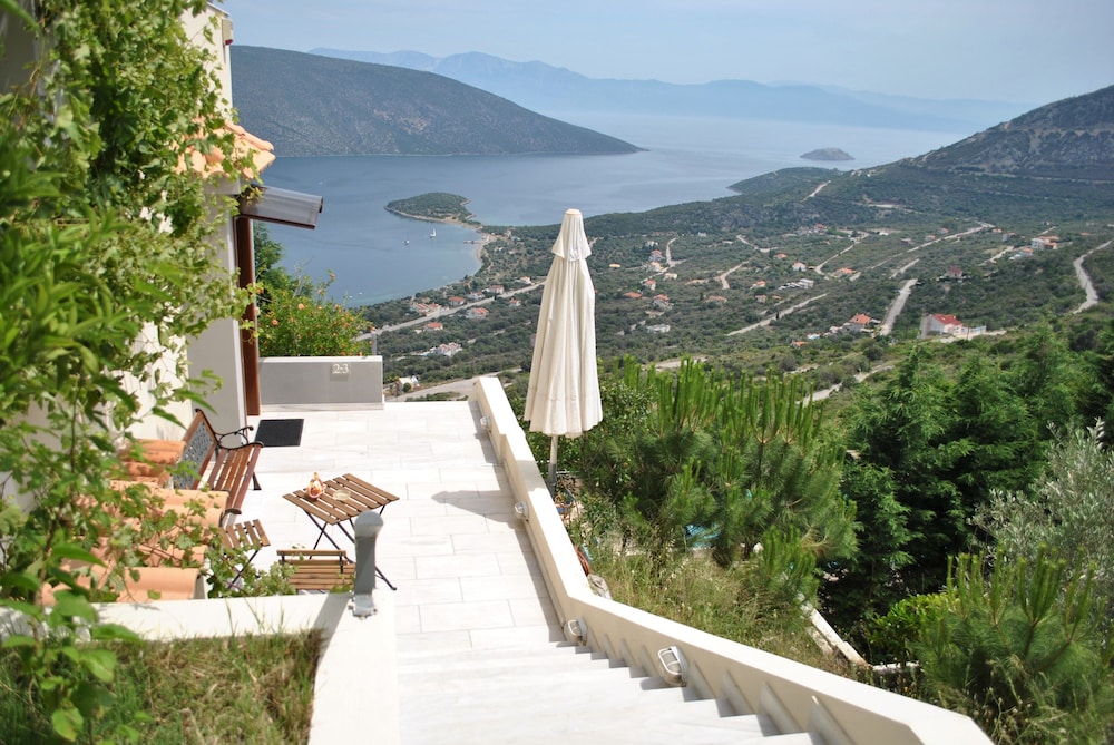 Skroponeria View Apartments — 4-Star Luxury Hotel in Chalkida, Greece