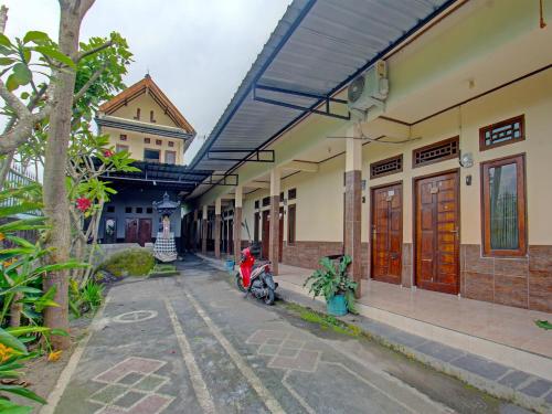 Hotel O Wisma Aluh AmbakNearPantai batu lima Asbullah tmbngn in Banjarmasin, Indonesia