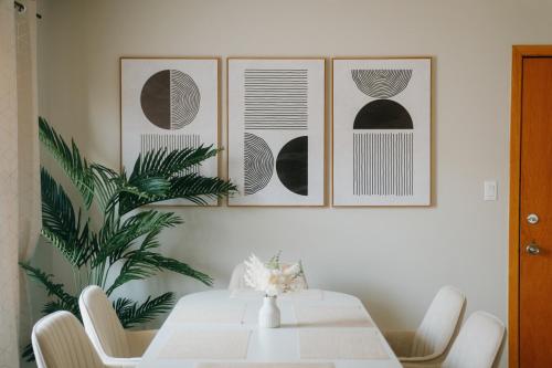 New Modern 3BR Gym Workspace Quiet Location in Chicago, United States