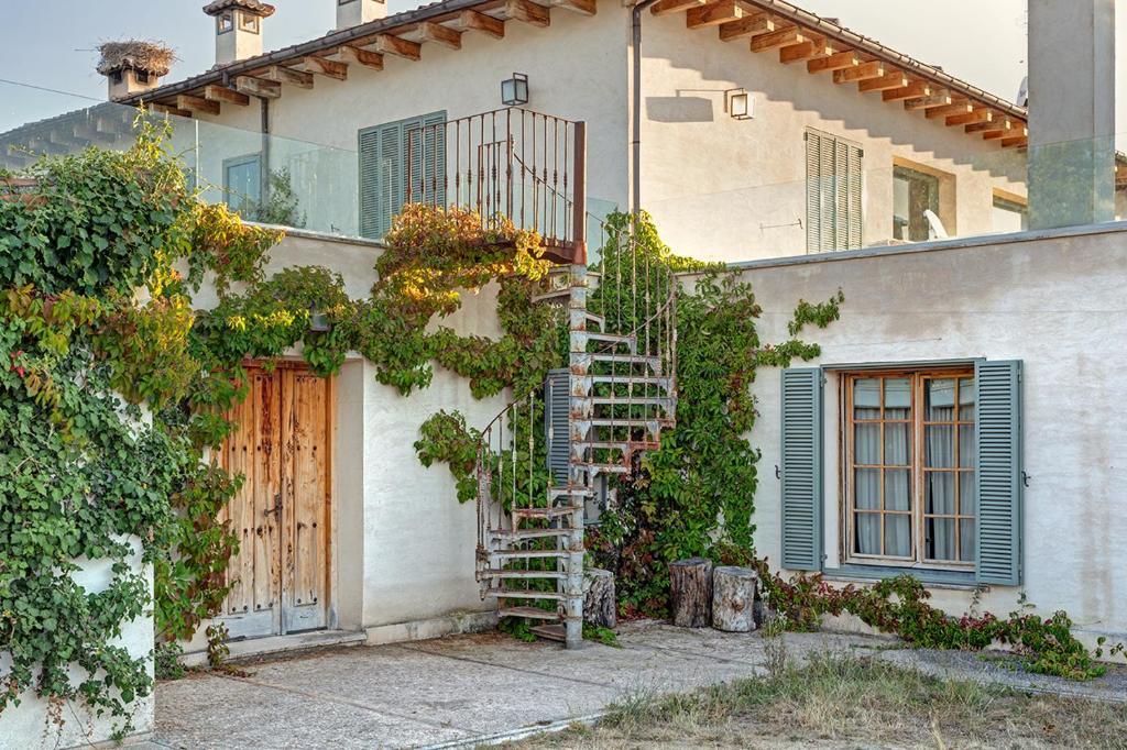 Finca Fuente Techada Adults Only — 5-Star Luxury Hotel in Sotosalbos, Spain