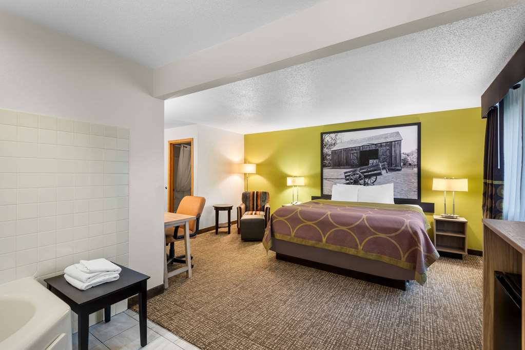 Super 8 by Wyndham Oelwein - photo 35