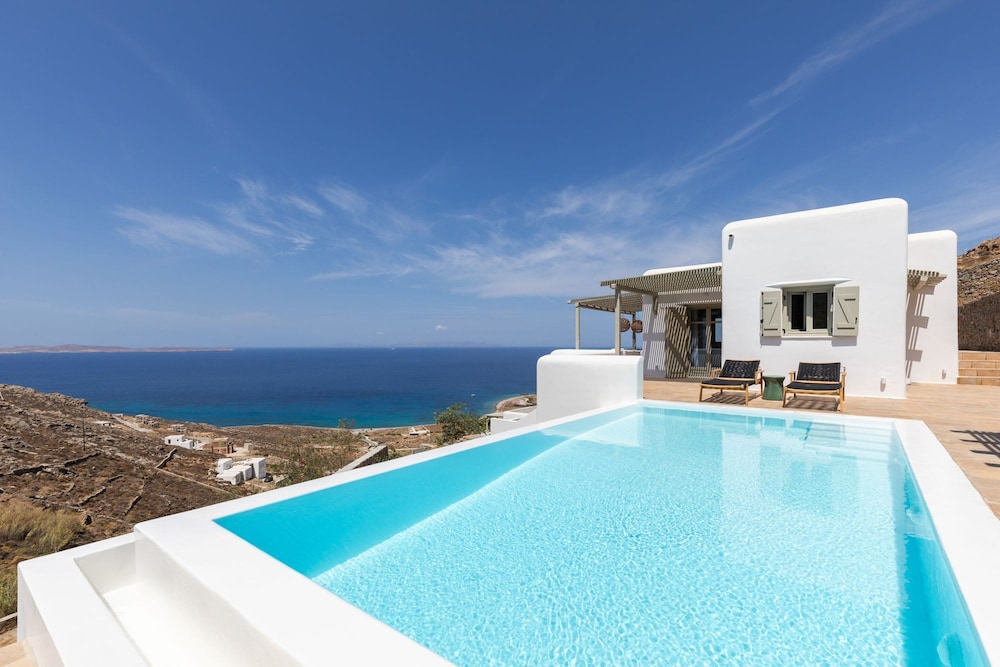 Modern Mykonos Villa Private Pool Stunning View — 4-Star Luxury Hotel in Mykonos, Greece