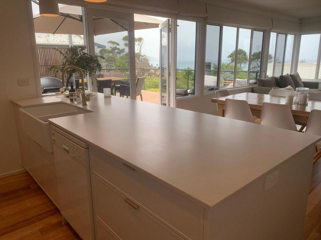 Fern Ocean Views Middle of Town WiFi and Pet Friendly in Lorne, Australia