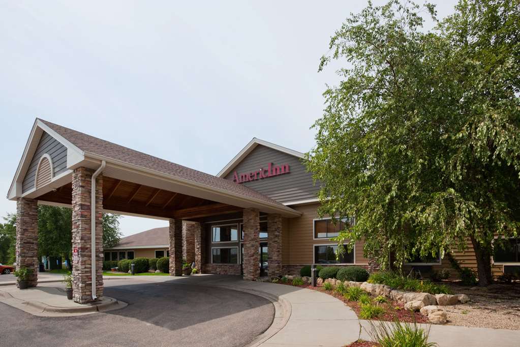 AmericInn by Wyndham Shakopee Near Canterbury Park - photo 3