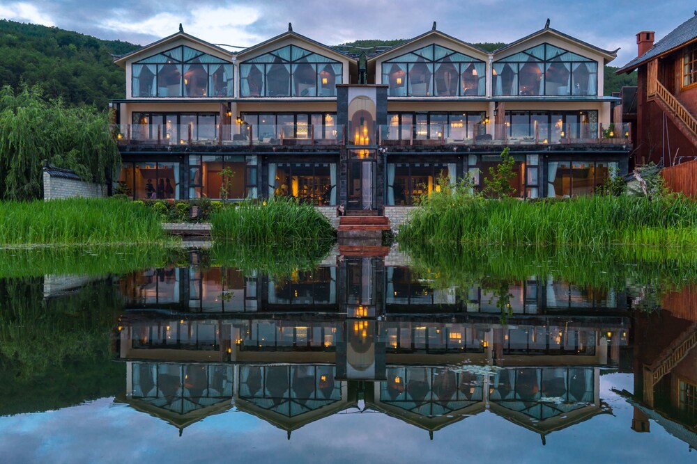 Walden Lugu Lake Zen Retreat — 4-Star Luxury Hotel in Lijiang, People's Republic of China