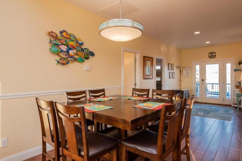 A Pawsitive Attitude by Oak Island Accommodations - photo 15