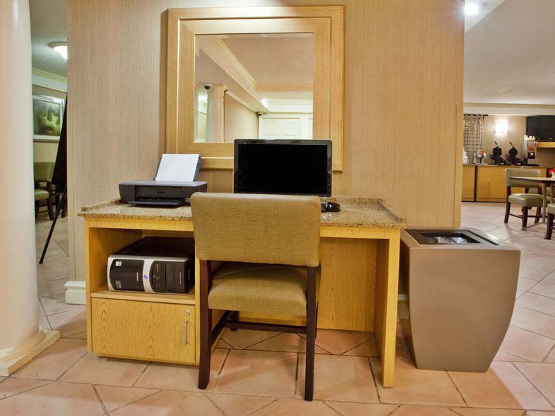 La Quinta Inn Savannah Midtown - photo 9