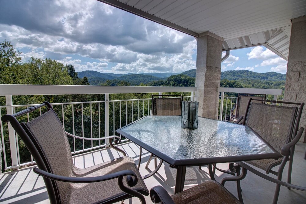 Whispering Pines 354 — 4-Star Luxury Hotel in Pigeon Forge, United States