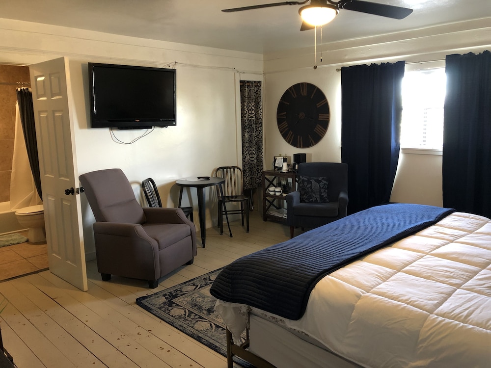 Fort Davis Drug Store Hotel - photo 29