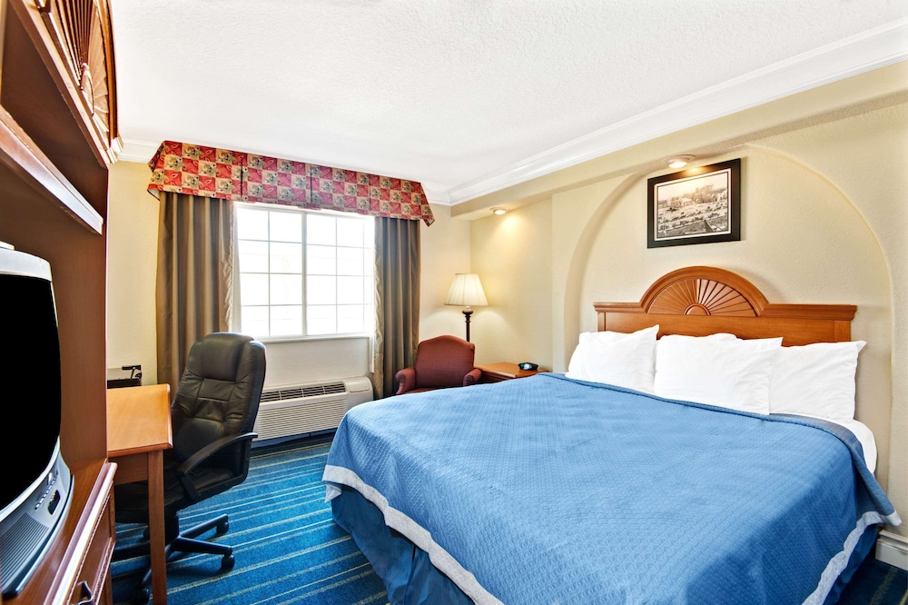 Days Inn by Wyndham San Antonio Airport - photo 20