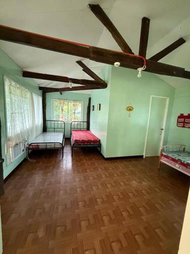 Barkada Room 2nd floor no bfast — hotel in Lazi