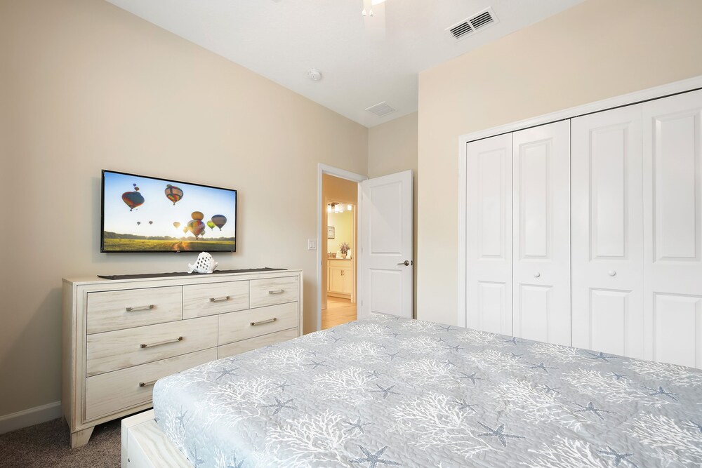 5 Bedrooms 4 Bathrooms Storey Lake 4921 Wa - photo 2