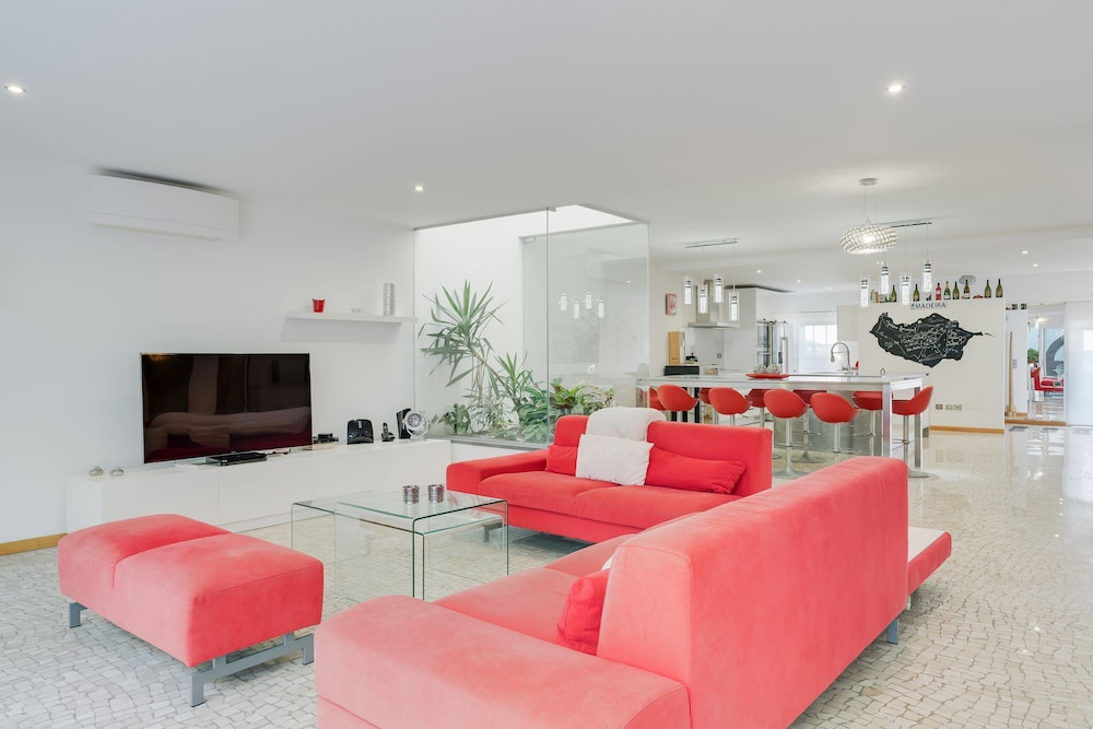 Casa Clarisse by Holiday Rental Madeira — 4-Star Luxury Hotel in Funchal, Portugal