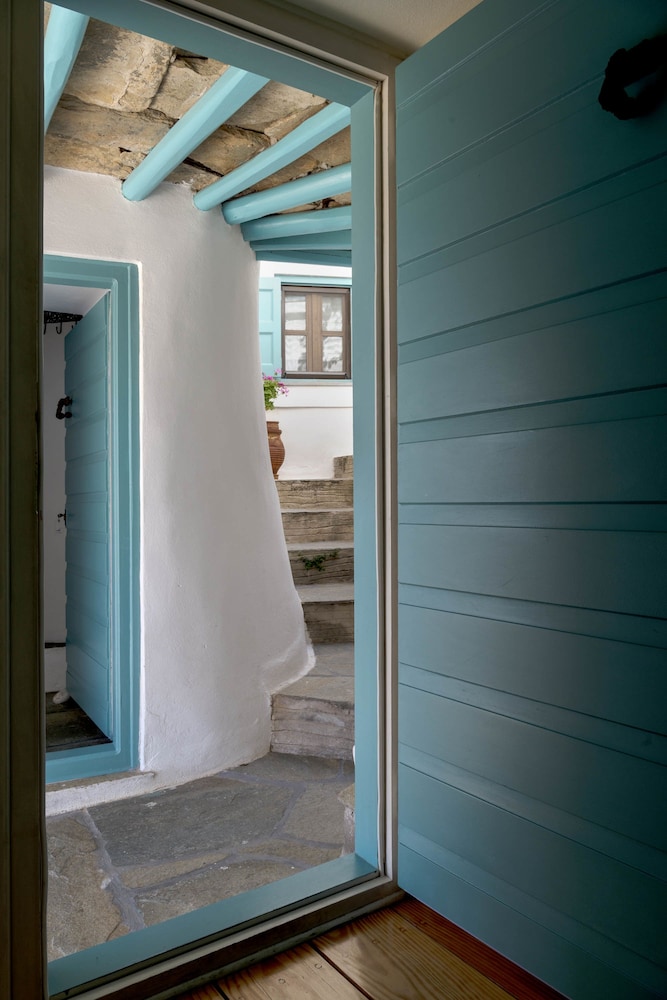 Wind Tales — Ano Syros — photo 4