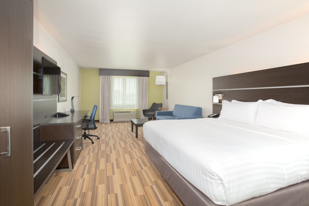 Holiday Inn Express and Suites Lincoln I 80 by IHG - photo 13