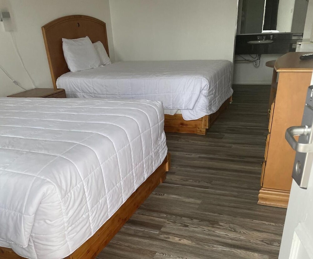 Nights Inn - photo 7