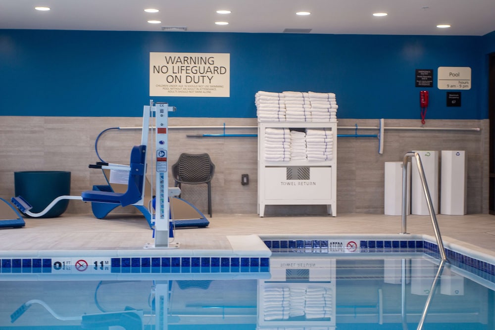 Hampton Inn & Suites North Attleboro - photo 18