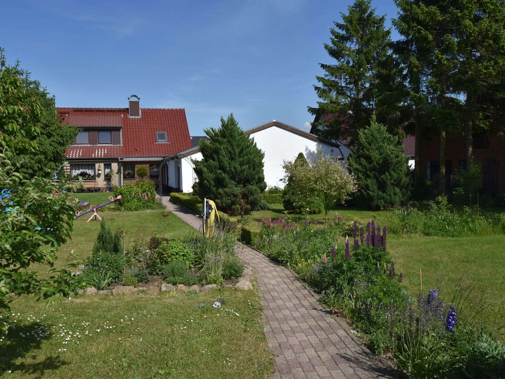 Apartment in Robertsdorf Near the Beach — 4-Star Luxury Hotel in Blowatz, Germany