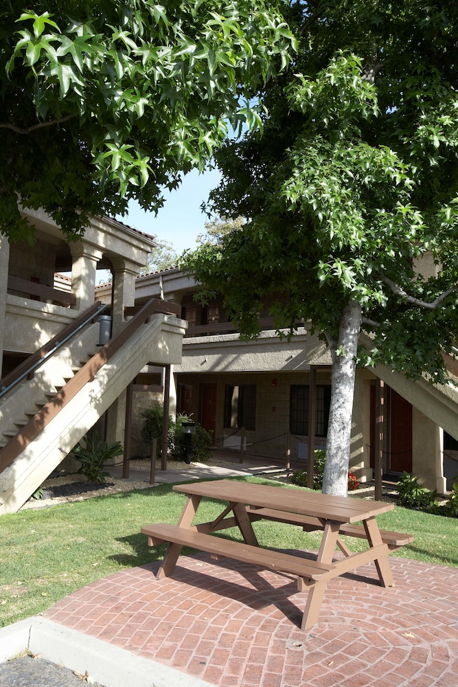 Premier Inns Thousand Oaks - photo 43