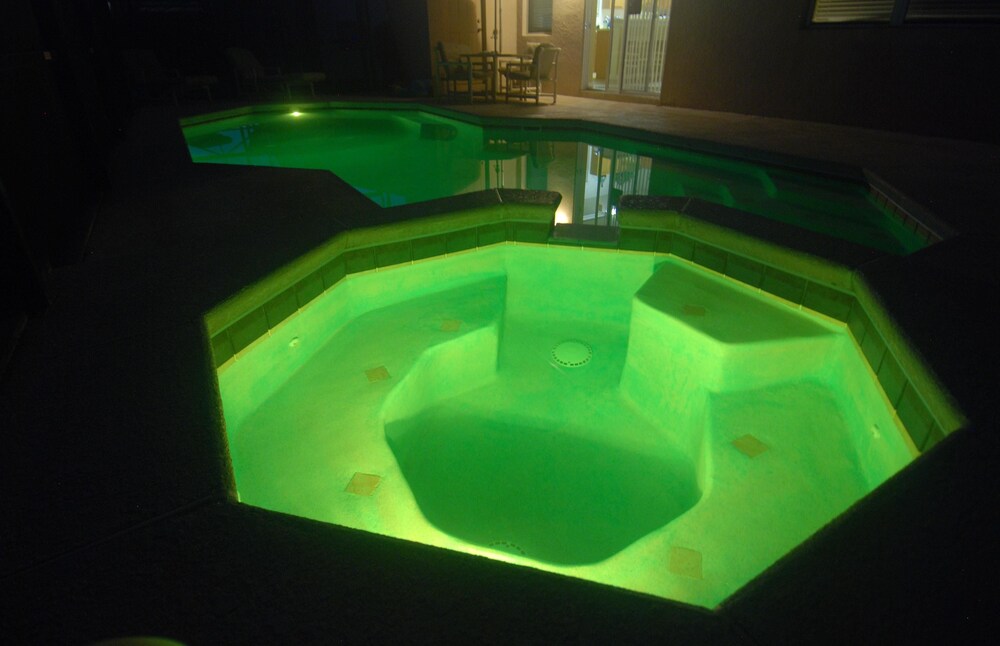 South facing Pool With Spa & Games Room - photo 40