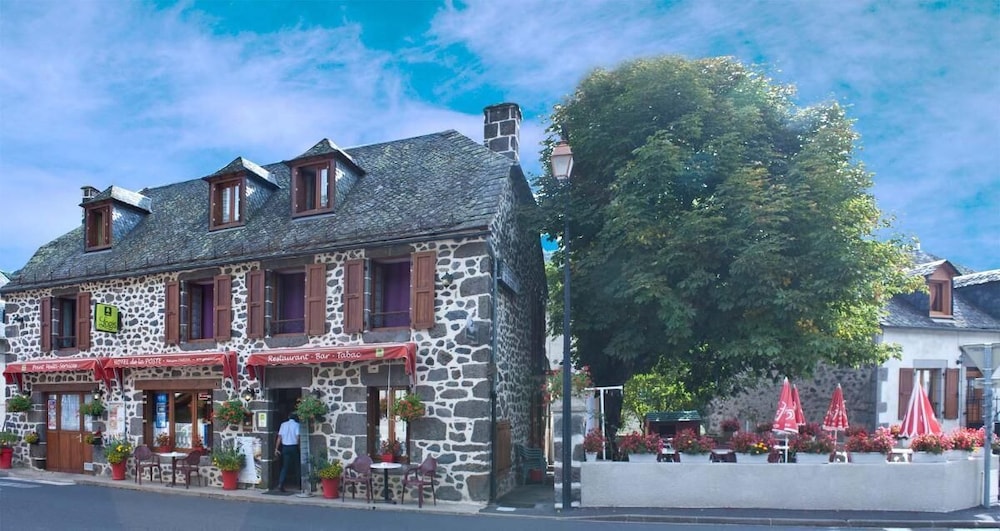 Logis Hotel de la Poste in Aurillac, France