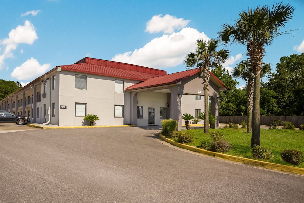 Red Roof Inn Crestview - photo 33
