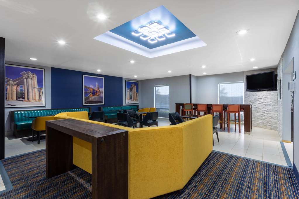 La Quinta Inn & Suites by Wyndham Columbus West Hilliard - photo 8