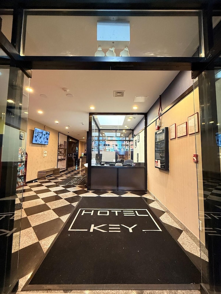 Hotel Key LaGuardia Airport - photo 15