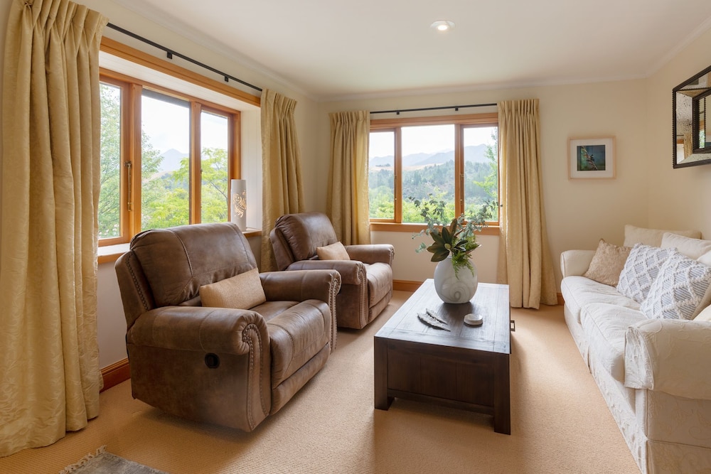 Motueka River Lodge — 5-Star Luxury Hotel in Nelson, New Zealand