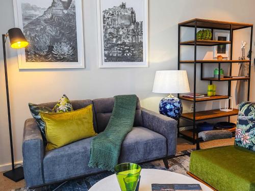 Wavescapes Chic Seaside Stay