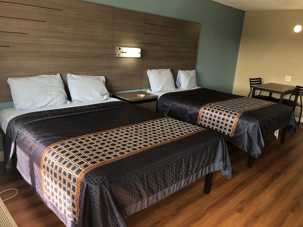 Luxury Inn & Suites - photo 11