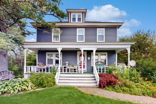 Acadia Lights Cottage & Cabin — 4-Star Luxury Hotel in Sullivan, United States