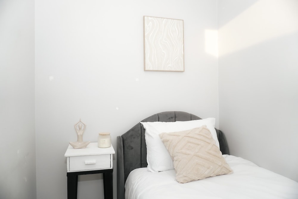 3 Bed sleeps 7 garden parking town Centre — hotel in Dartford