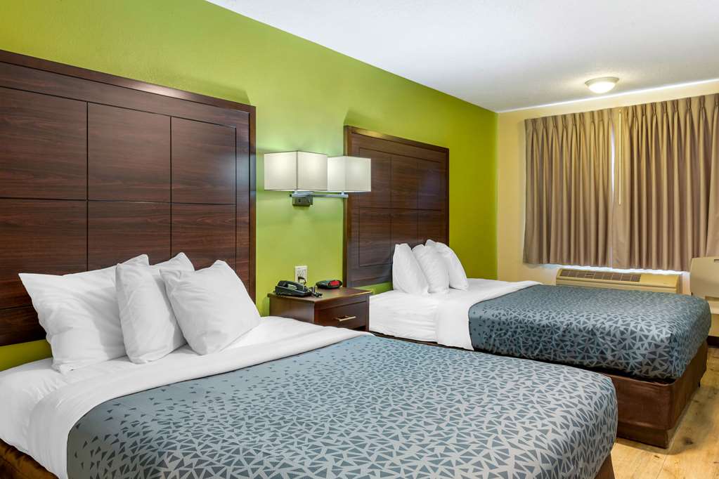 Econo Lodge West Coors Blvd - photo 12