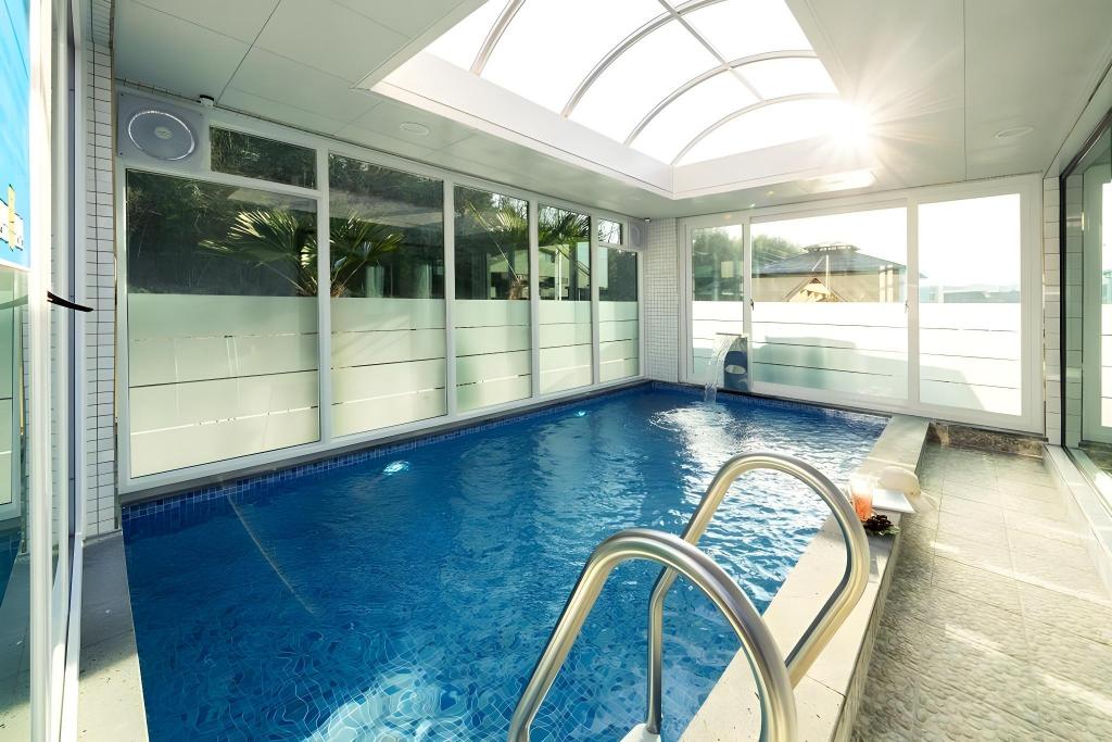Gyeongju Yeonjeong Pool Villa — 4-Star Luxury Hotel in Gyeongju, South Korea