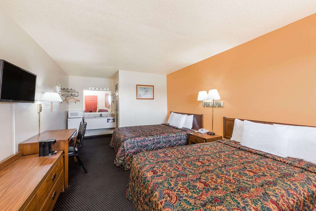 Americas Best Value Inn Chanute - photo 8