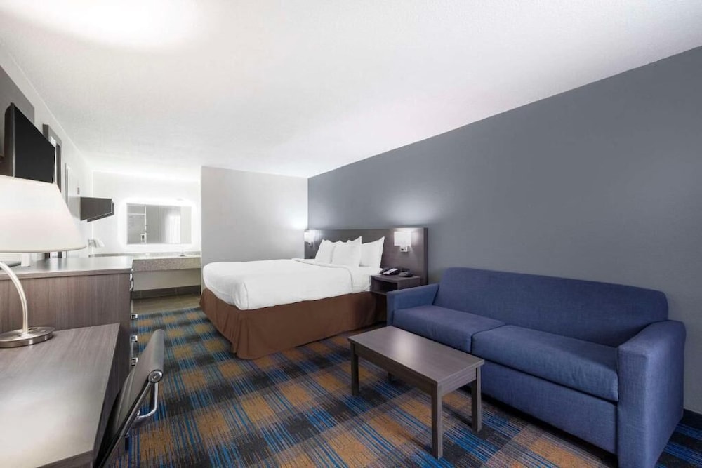 Downtown Inn & Studio Suites - photo 3